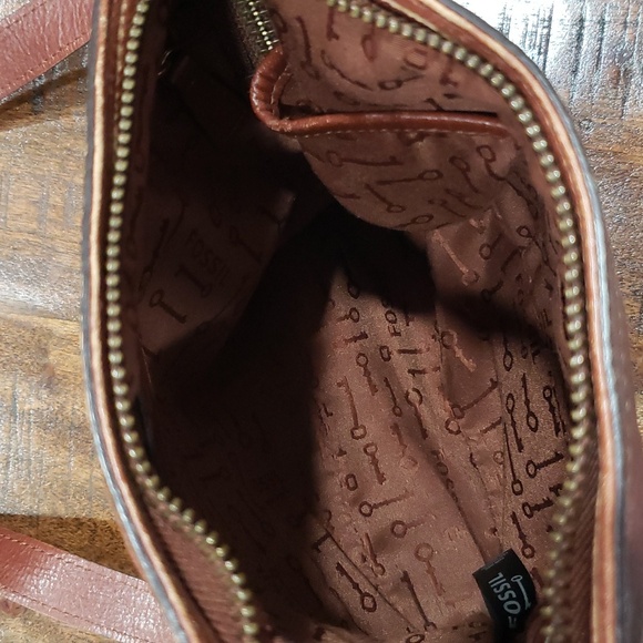 Fossil crossbody bucket style leather bag and wallet - Picture 10 of 14